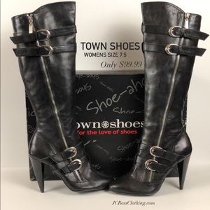 Town Shoes - Womens Size 7.5